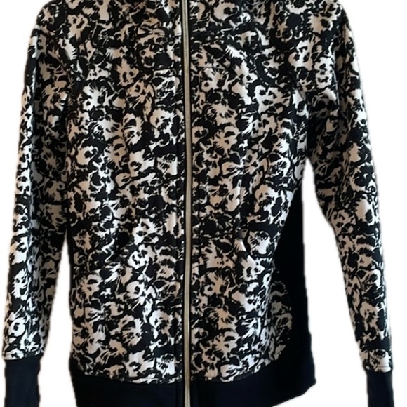 Lululemon Scuba Hoodie III - Picture 7 of 9